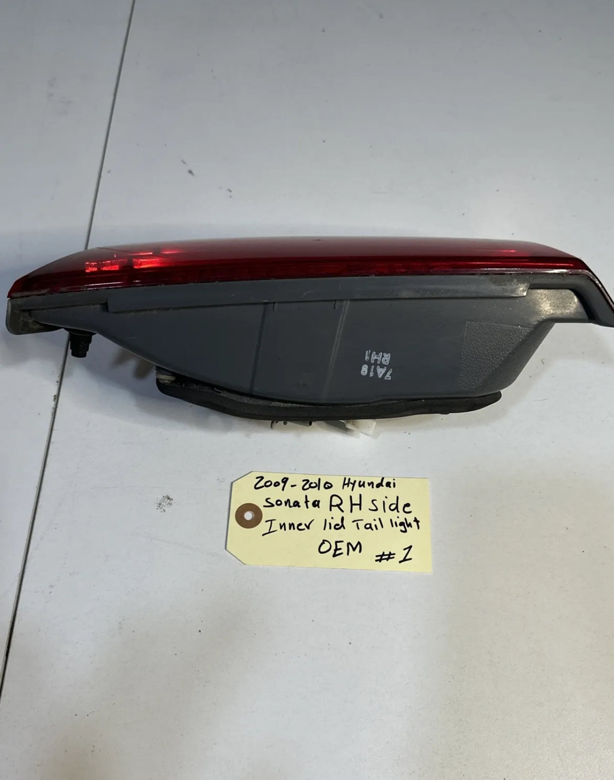 Hyundai Sonata Right Passenger RH Side Inner Lid Tail light 2009, 2010